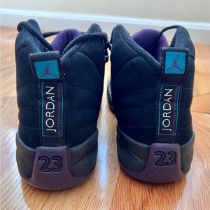Air Jordan’s 12 Retro GREAT condition- YOUTH 6.5/6.5 MENS) (worn by adult)